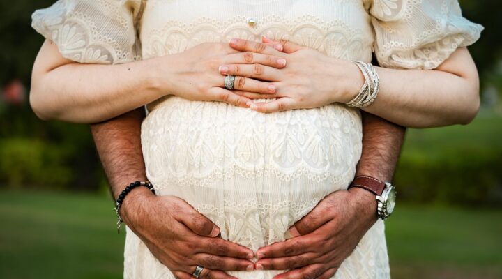 Gravidez e Arquitetura Cognitiva: Como a Neuroplasticidade Pré-Natal Prepara o Bebê para o Aprendizado na Era da Informação